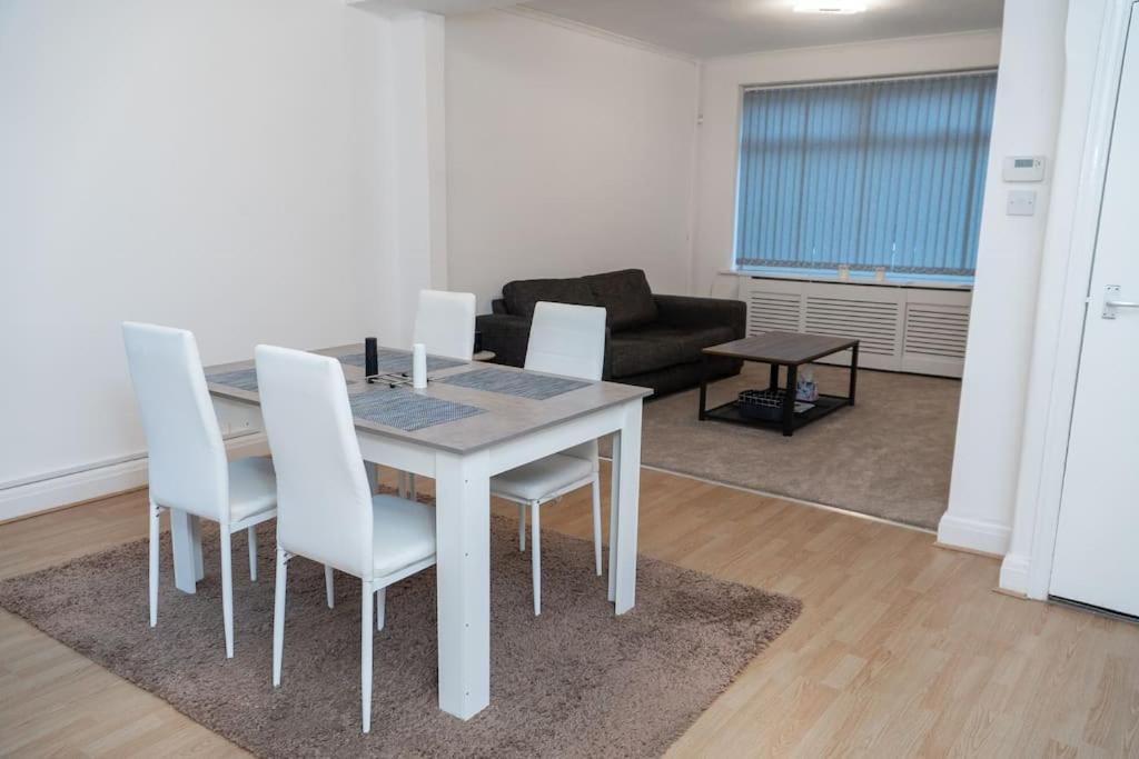 Home In Failsworth Манчестер Экстерьер фото