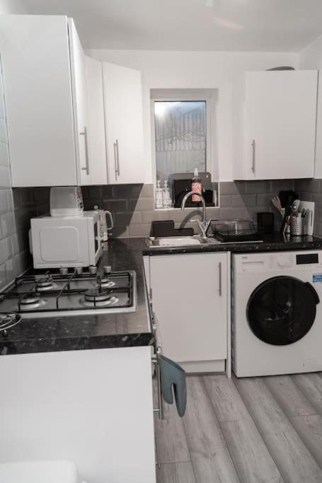 Home In Failsworth Манчестер Экстерьер фото